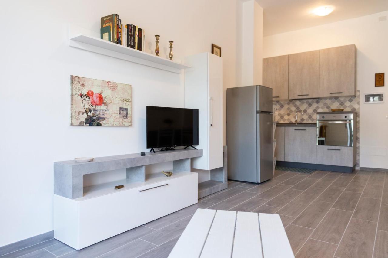 Gray Pearl - Modern Apartment In City Center Arona Extérieur photo