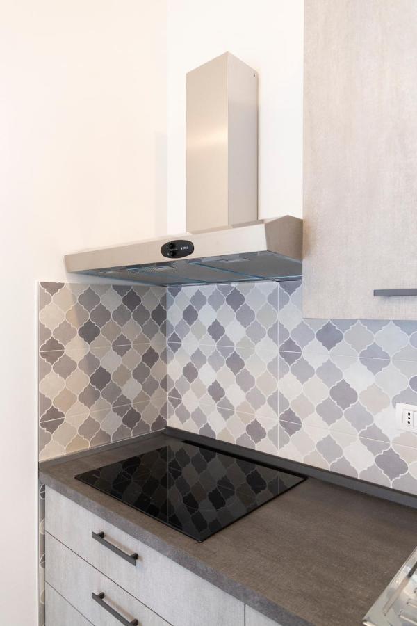 Gray Pearl - Modern Apartment In City Center Arona Extérieur photo