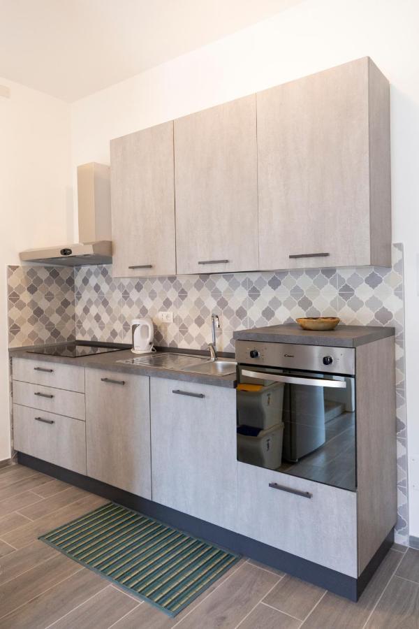 Gray Pearl - Modern Apartment In City Center Arona Extérieur photo
